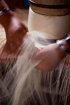 Rosa's hands weaving